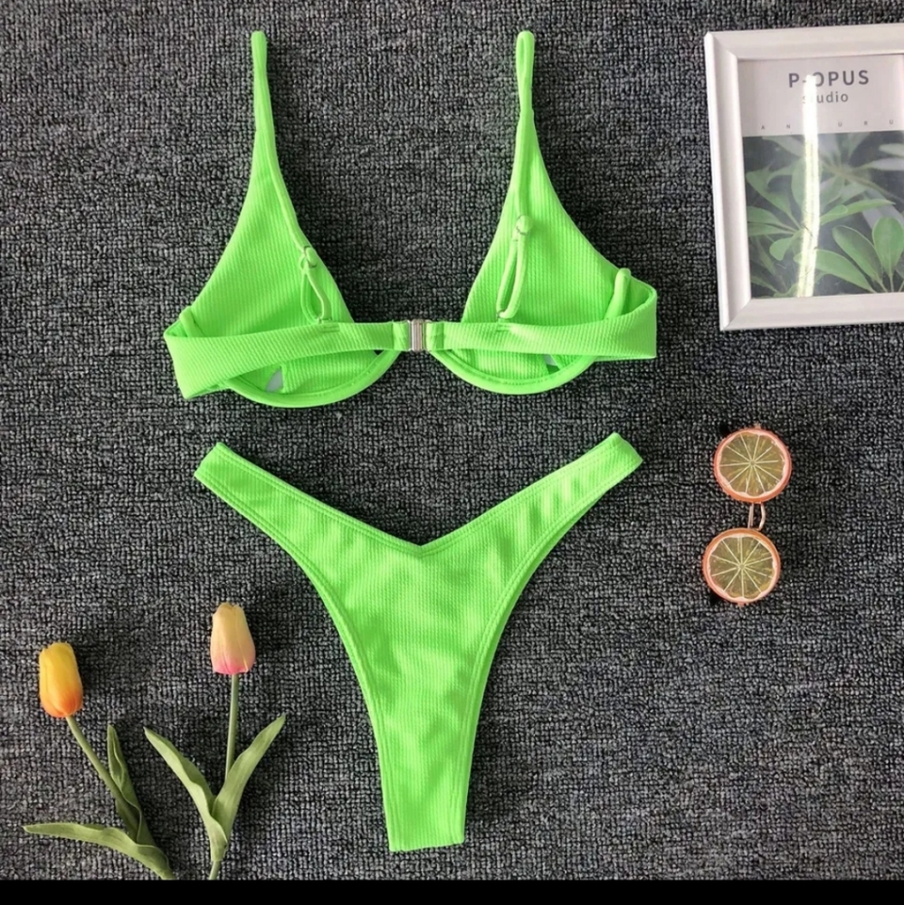 Micro Bikini - Picture 2 of 3